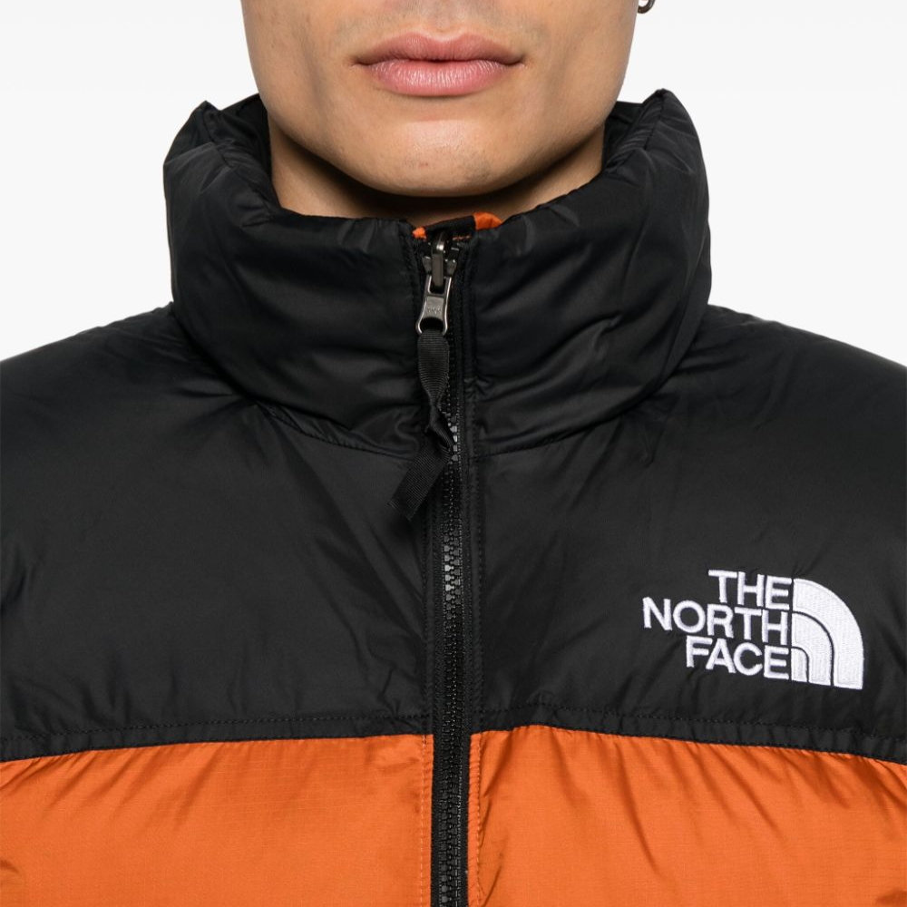 Jaqueta Puffer Laranja 1996 'The North Face' Disponível na Lux Blend.